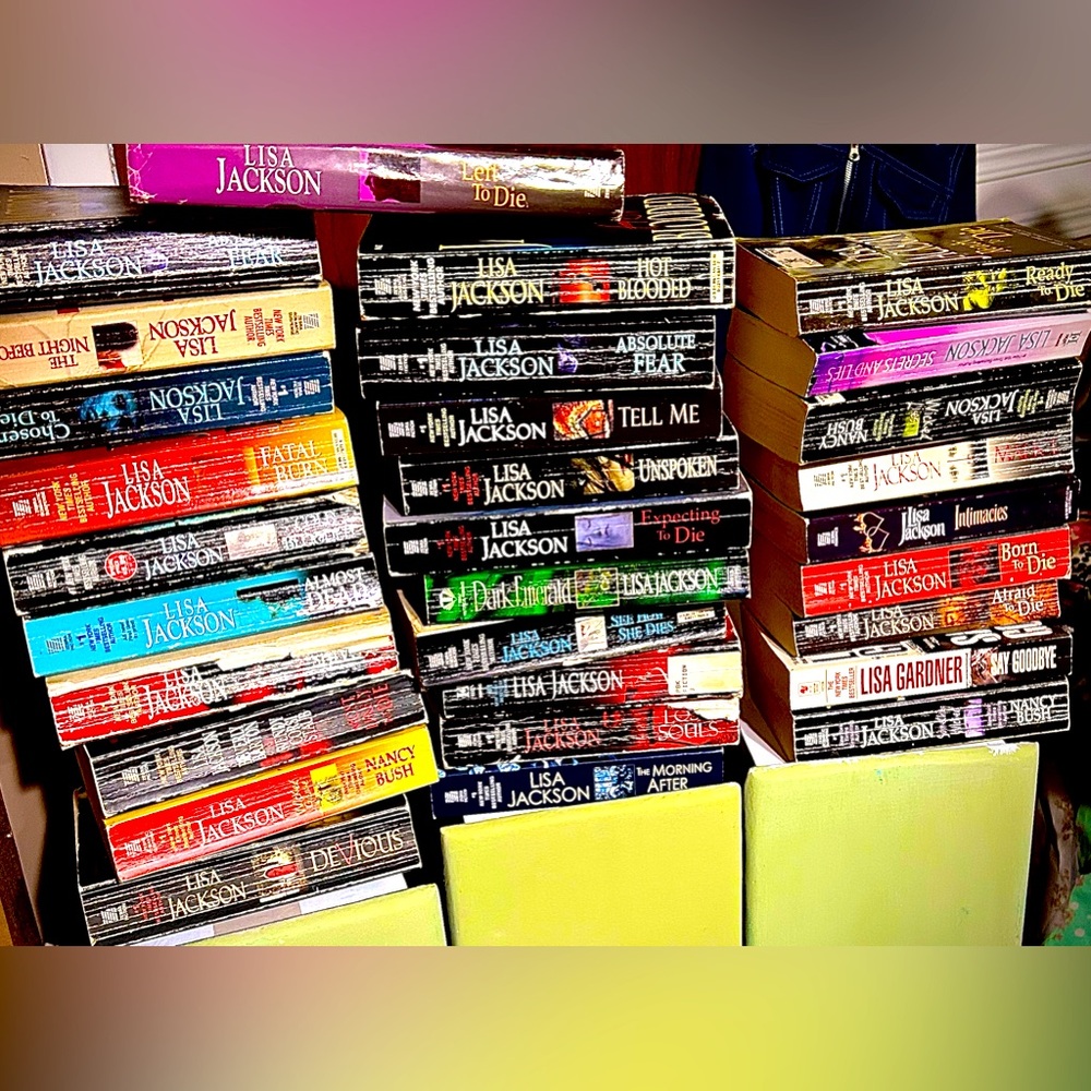 Lot of 30 paperback novels by Lisa Jackson